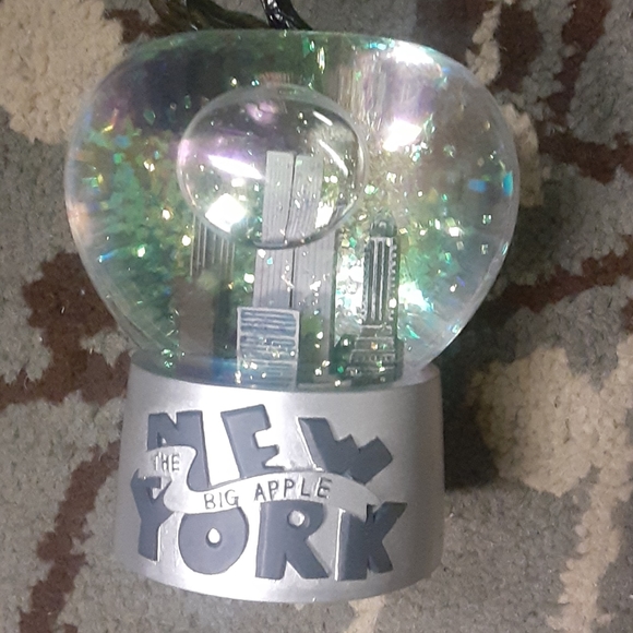 The big apple globe - Picture 3 of 4